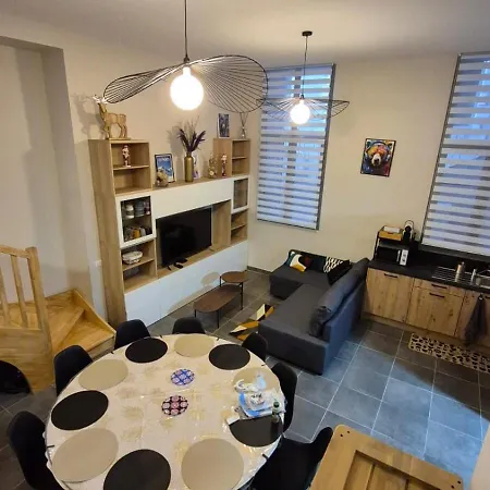 Renovated For 10 People Apartment