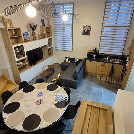 Renovated For 10 People Apartment