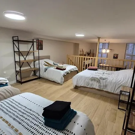 Renovated For 10 People Apartment